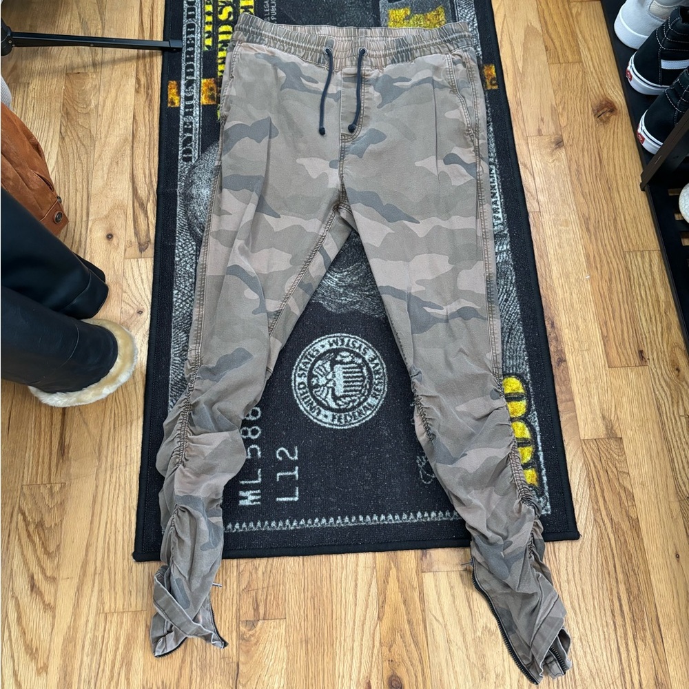 Men’s camouflage pants
